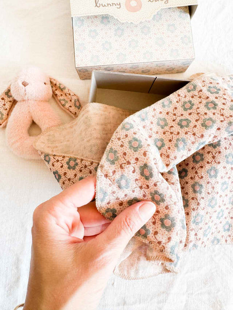 Coffret hochet lapin rose