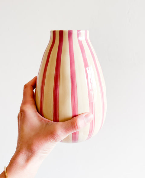 Vase rayé rose
