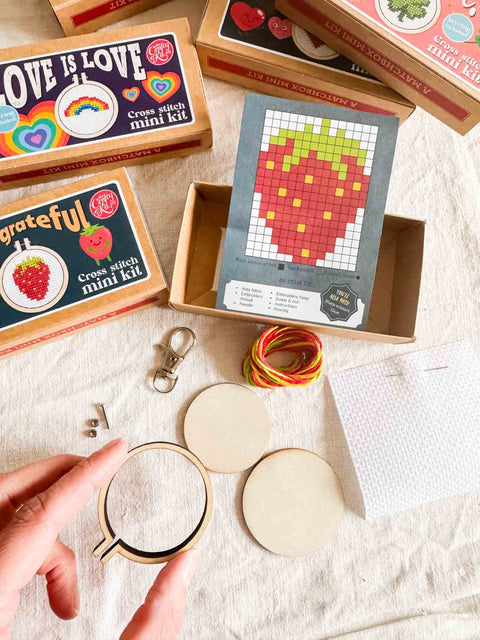 Mini kit porte-clé à broder