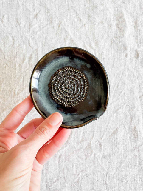 Gratte ail bec verseur - Bleu nuit