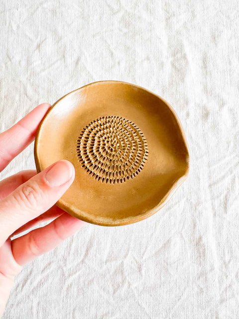 Gratte ail bec verseur - Sable