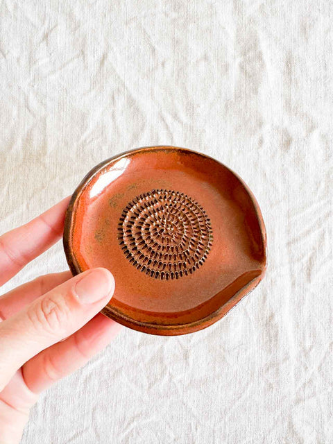 Gratte ail bec verseur - Terra cotta