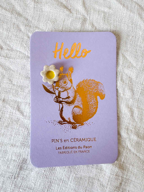 Pin's Ecureuil fleur