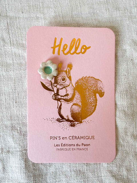 Pin's Ecureuil fleur