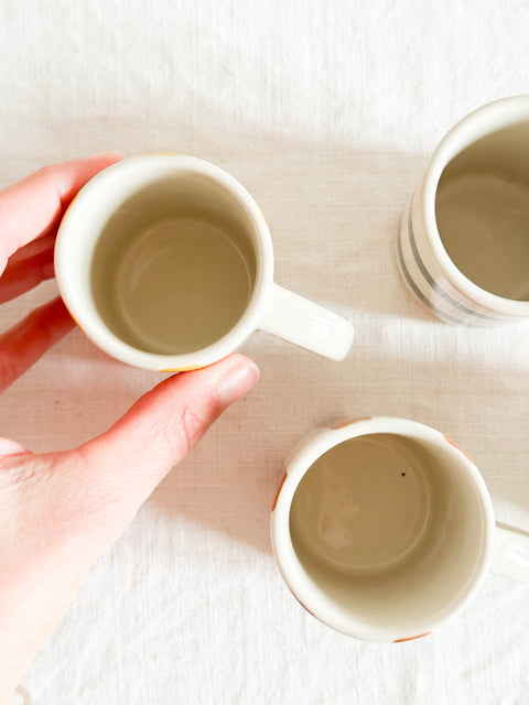 Mini tasse à carreaux