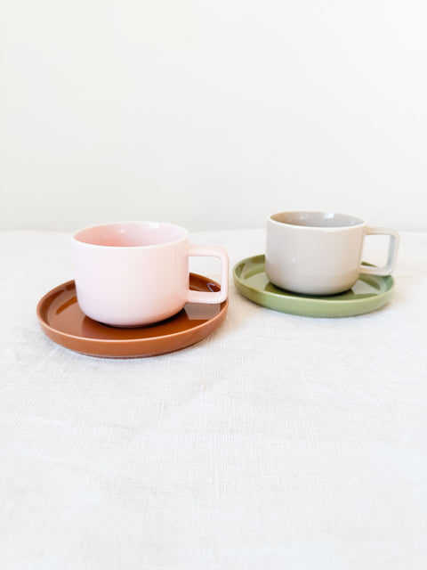 Tasse chic avec soucoupe