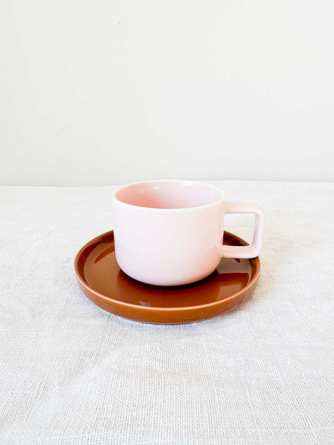 Tasse chic avec soucoupe