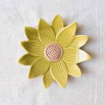 Assiette Savanna - Fleur jaune Bloomingville - maison mathuvu