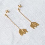 Boucles pendantes - Magnolia Editions du paon et Nadja Carlotti - Maison  mathuvu