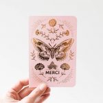 Carte - Papillon rose Les éditions du paon - maison mathuvu